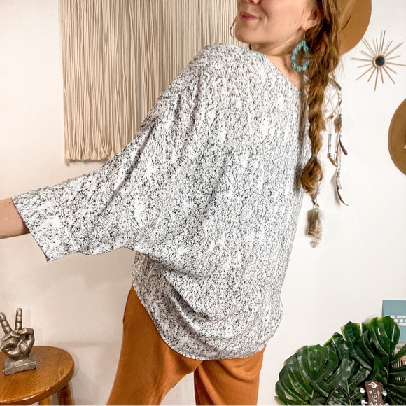 424Fifth NWT Lord & Taylor Abstract Black & White Blousy Short Sleeve Top Large - Picture 3 of 12